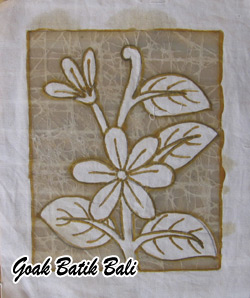 goak-batik-tour-class-cracking-tembok-process